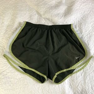 M Nike tempo running shorts